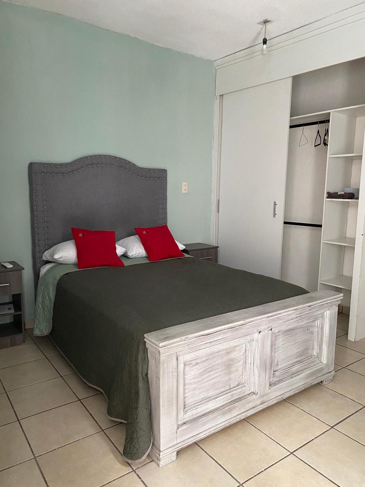 10 Venator House Boutique Aparthotel León Exteriör bild