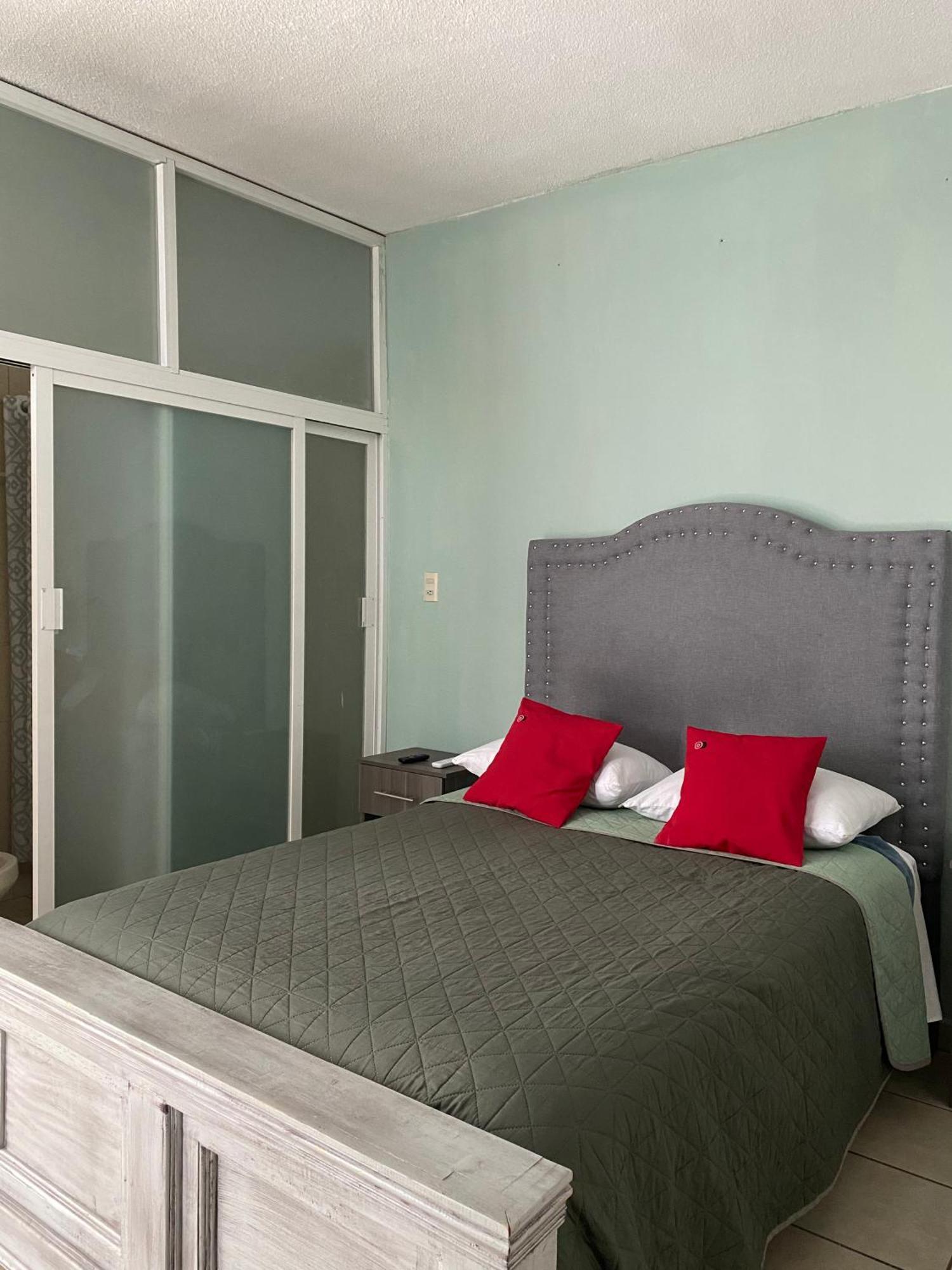 10 Venator House Boutique Aparthotel León Exteriör bild